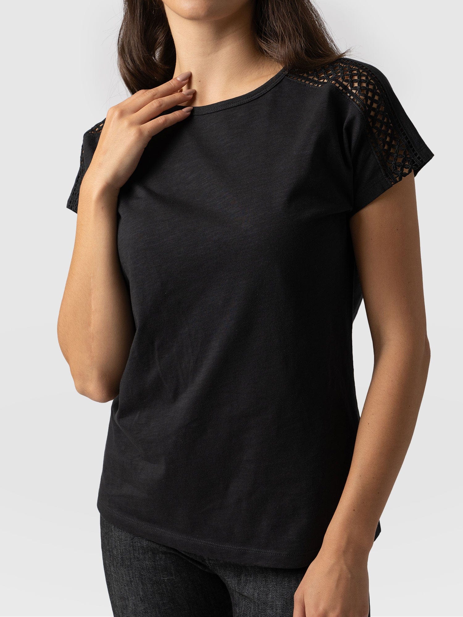 Reveal Lace Tee Black - Women's T- Shirts | Saint + Sofia® EU